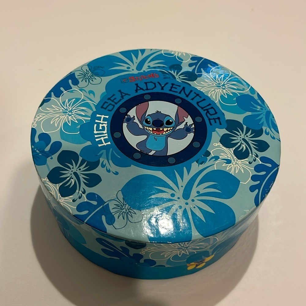 Disney Pins DCL Stitch’s High Sea Adventure Flower Lei Box of 5 Pins - Picture 6 of 6